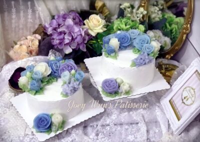 韓式裱花課程 烘焙培訓班 蛋糕製作課程 藍帶師資烘焙課 小班裱花教學 移民必備烘焙技能 裱花技能學習 家用烘焙課程 職業烘焙培訓 韓式蛋糕裝飾教學 法國藍帶烘焙導師 韓國協會認證裱花課 星級主廚烘焙教學 國際認可烘焙課程 零基礎學韓式裱花 烘焙技能移民課程推薦 小班制蛋糕裱花培訓 藍帶導師手把手教烘焙 香港韓式裱花課 香港烘焙培訓學校 香港移民技能烘焙課