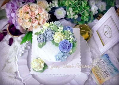 韓式裱花課程 烘焙培訓班 蛋糕製作課程 藍帶師資烘焙課 小班裱花教學 移民必備烘焙技能 裱花技能學習 家用烘焙課程 職業烘焙培訓 韓式蛋糕裝飾教學 法國藍帶烘焙導師 韓國協會認證裱花課 星級主廚烘焙教學 國際認可烘焙課程 零基礎學韓式裱花 烘焙技能移民課程推薦 小班制蛋糕裱花培訓 藍帶導師手把手教烘焙 香港韓式裱花課 香港烘焙培訓學校 香港移民技能烘焙課