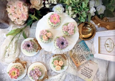 韓式裱花課程 烘焙培訓班 蛋糕製作課程 藍帶師資烘焙課 小班裱花教學 移民必備烘焙技能 裱花技能學習 家用烘焙課程 職業烘焙培訓 韓式蛋糕裝飾教學 法國藍帶烘焙導師 韓國協會認證裱花課 星級主廚烘焙教學 國際認可烘焙課程 零基礎學韓式裱花 烘焙技能移民課程推薦 小班制蛋糕裱花培訓 藍帶導師手把手教烘焙 香港韓式裱花課 香港烘焙培訓學校 香港移民技能烘焙課