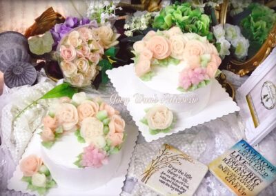 韓式裱花課程 烘焙培訓班 蛋糕製作課程 藍帶師資烘焙課 小班裱花教學 移民必備烘焙技能 裱花技能學習 家用烘焙課程 職業烘焙培訓 韓式蛋糕裝飾教學 法國藍帶烘焙導師 韓國協會認證裱花課 星級主廚烘焙教學 國際認可烘焙課程 零基礎學韓式裱花 烘焙技能移民課程推薦 小班制蛋糕裱花培訓 藍帶導師手把手教烘焙 香港韓式裱花課 香港烘焙培訓學校 香港移民技能烘焙課