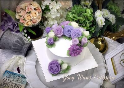 韓式裱花課程 烘焙培訓班 蛋糕製作課程 藍帶師資烘焙課 小班裱花教學 移民必備烘焙技能 裱花技能學習 家用烘焙課程 職業烘焙培訓 韓式蛋糕裝飾教學 法國藍帶烘焙導師 韓國協會認證裱花課 星級主廚烘焙教學 國際認可烘焙課程 零基礎學韓式裱花 烘焙技能移民課程推薦 小班制蛋糕裱花培訓 藍帶導師手把手教烘焙 香港韓式裱花課 香港烘焙培訓學校 香港移民技能烘焙課