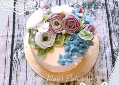 韓式裱花課程 烘焙培訓班 蛋糕製作課程 藍帶師資烘焙課 小班裱花教學 移民必備烘焙技能 裱花技能學習 家用烘焙課程 職業烘焙培訓 韓式蛋糕裝飾教學 法國藍帶烘焙導師 韓國協會認證裱花課 星級主廚烘焙教學 國際認可烘焙課程 零基礎學韓式裱花 烘焙技能移民課程推薦 小班制蛋糕裱花培訓 藍帶導師手把手教烘焙 香港韓式裱花課 香港烘焙培訓學校 香港移民技能烘焙課