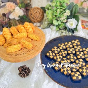 我們是香港專業的烘焙培訓學校,由法國藍帶烘焙導師親自授課,提供一系列蛋糕製作課程、韓式裱花課程與烘焙培訓班。我們的課程專為零基礎學韓式裱花的學員設計,提供小班制蛋糕裱花培訓與小班裱花教學,確保每位學員都能獲得藍帶導師手把手教烘焙的機會,並能紮實地學習裱花技能學習。我們的師資團隊除了擁有韓國協會認證裱花課資格,更有星級主廚烘焙教學經驗。無論是為了興趣愛好而選擇家用烘焙課程,還是為了掌握職業烘焙培訓,我們都能滿足您的需求。此外,我們的課程也專為有移民需求的學生設計,提供移民必備烘焙技能與烘焙技能移民課程推薦,讓您所學的技能在全球範圍內都能獲得國際認可烘焙課程。我們的課程內容豐富,從精緻的韓式蛋糕裝飾教學到各國西點蛋糕應有盡有。 低糖無麩質健康曲奇工作坊4