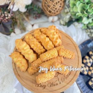 我們是香港專業的烘焙培訓學校,由法國藍帶烘焙導師親自授課,提供一系列蛋糕製作課程、韓式裱花課程與烘焙培訓班。我們的課程專為零基礎學韓式裱花的學員設計,提供小班制蛋糕裱花培訓與小班裱花教學,確保每位學員都能獲得藍帶導師手把手教烘焙的機會,並能紮實地學習裱花技能學習。我們的師資團隊除了擁有韓國協會認證裱花課資格,更有星級主廚烘焙教學經驗。無論是為了興趣愛好而選擇家用烘焙課程,還是為了掌握職業烘焙培訓,我們都能滿足您的需求。此外,我們的課程也專為有移民需求的學生設計,提供移民必備烘焙技能與烘焙技能移民課程推薦,讓您所學的技能在全球範圍內都能獲得國際認可烘焙課程。我們的課程內容豐富,從精緻的韓式蛋糕裝飾教學到各國西點蛋糕應有盡有。 低糖無麩質健康曲奇工作坊6